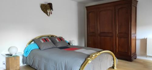 Een bed of bedden in een kamer bij Maison de 3 chambres avec jardin clos et wifi a Vieux Conde