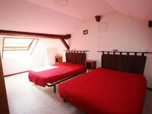 เตียงในห้องที่ Gîte Girmont-Val-d'Ajol, 4 pièces, 7 personnes - FR-1-589-113