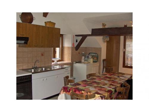 Kitchen o kitchenette sa Gîte Girmont-Val-d'Ajol, 4 pièces, 7 personnes - FR-1-589-113