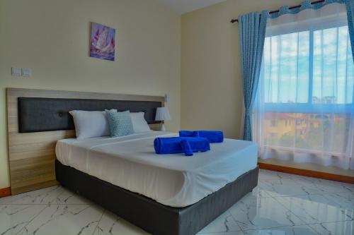 Llit o llits en una habitació de Fenns Cozy Apartment - Nyali