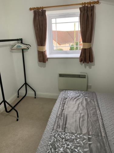Postel nebo postele na pokoji v ubytování Comfy New Self Contained 1 Bed Flat - Modern!