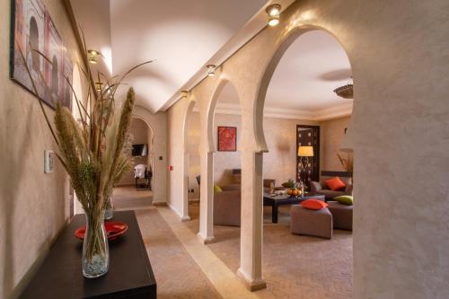 a living room with an archway and a living room at Dellarosa Boutique Hotel and Spa in Marrakech