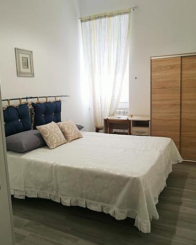 a bedroom with a large bed and a window at A Casa di Santé in Arnesano