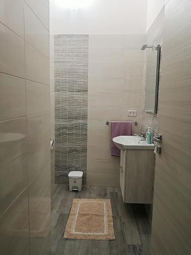 a bathroom with a sink and a toilet at A Casa di Santé in Arnesano