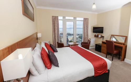 Postel nebo postele na pokoji v ubytování Marsham Court Hotel
