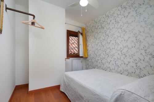 a small bedroom with a bed and a window at Bellavista 2 in Alquézar