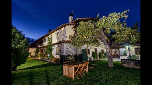 O grădină în afara La Era de Lario habitación con Jacuzzi