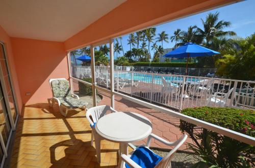 Bazén v ubytování Breezy Palms Resort nebo v jeho okolí