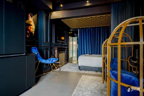 Galería fotográfica de Suite Shibari by Justine Apartments Sobria Elegante y Pecaminosa Apartamento turístico en Madrid Río en Madrid