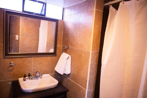 Ein Badezimmer in der Unterkunft Hotel Hacienda de Cobos
