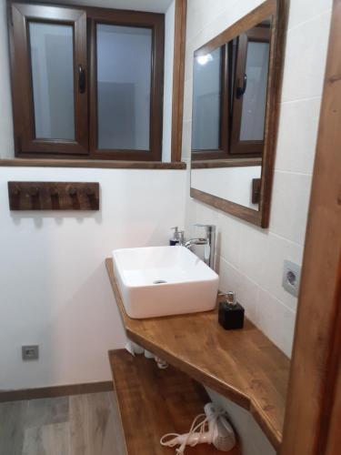 a bathroom with a sink and a mirror at A Nosa Casa 2 in Belesar