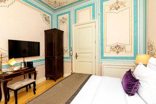 Postel nebo postele na pokoji v ubytování Meroddi Barnathan Hotel