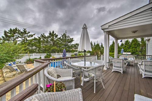 Μπαλκόνι ή βεράντα στο Cozy Mantoloking Home in Private Beach Association