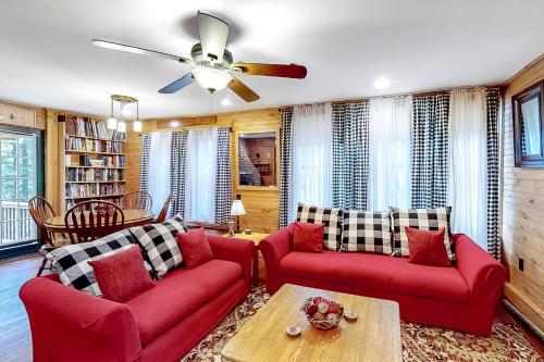 The Mitchell House – Photos 2