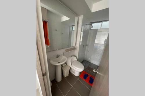 a bathroom with a toilet and a sink at Estrene apto VIP en el mejor condominio campestre 753 in Girardot