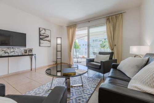 3-Room Apartment in Prestigious Residence