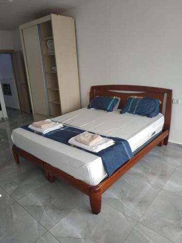 Ένα ή περισσότερα κρεβάτια σε δωμάτιο στο Studio apartment DaviD Kohavi Rehovot
