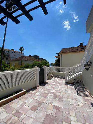 Gallery image of Villa Donna apartments in Herceg-Novi