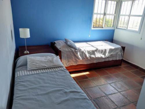 Una cama o camas en una habitación de Colibríes en Las Moreras