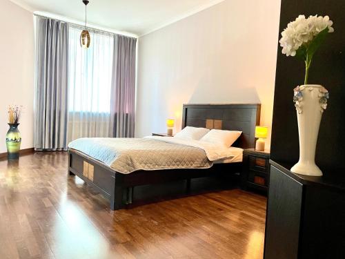 Tempat tidur dalam kamar di NAVIT two room apartments with breakfast near the railway station,the city center and the park