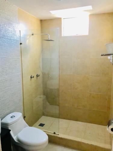 Un baño de Jr Suite en zona residencial LINDA VISTA - MAGNIFICA UBICACIÓN y tranquilidad.