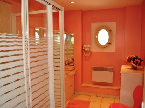 a bathroom with a shower and a toilet at Gîte Azay-sur-Cher, 6 pièces, 11 personnes - FR-1-381-359 in Azay-sur-Cher