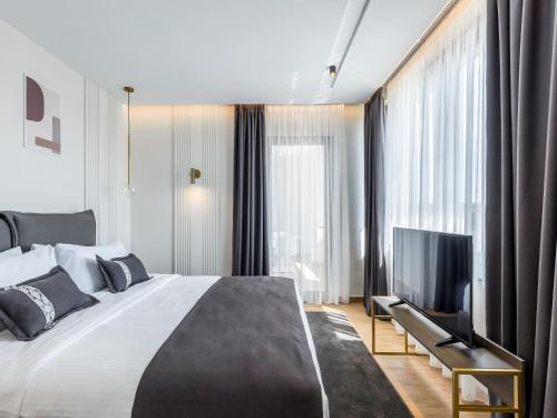 מיטה או מיטות בחדר ב-Mövenpick Hotel Lalez Durres