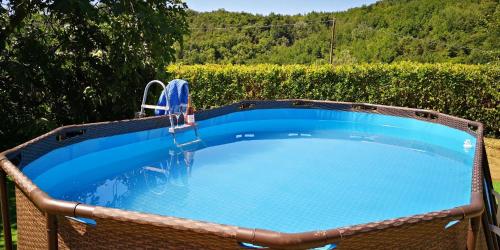 a swimming pool in a wicker basket next to a fence at Casa Re - B&B e Vino a Montabone in Montabone