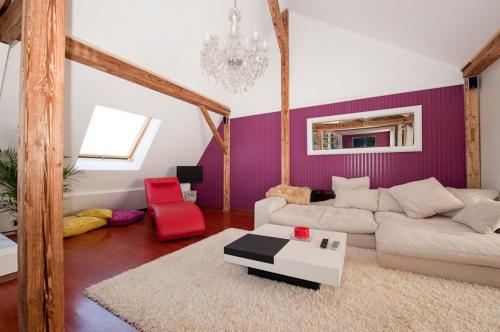 a living room with a couch and a table at City Lux Apartment in der Stadt in Freiburg im Breisgau