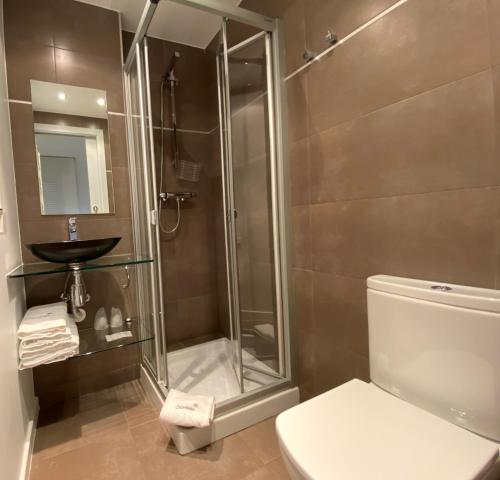 Hostal Somnis tesisinde bir banyo