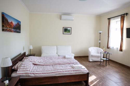 Foto dalla galleria di Szarvas apartman - Jakuzzis Vendégház Mány a Mány