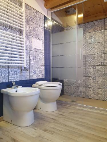 a bathroom with a toilet and a sink and a shower at Locazione turistica da Enzo e Maria in Ragusa