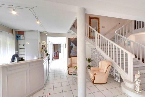 Fasthôtel Oloron Hostellerie du Paon Blanc