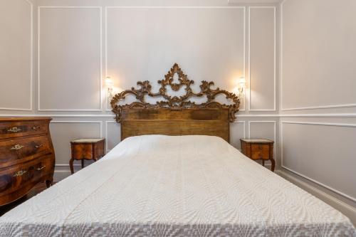 Postel nebo postele na pokoji v ubytování Regina Elena - Antica Dimora, Bastione S. Remy