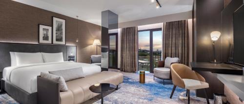 Postel nebo postele na pokoji v ubytování Radisson Hotel Izmir Aliaga