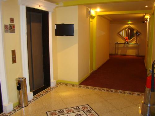 Televisyen dan/atau pusat hiburan di Gallant Hotel