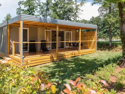 Сад в Adriamar Mobile Homes in Camping Park Umag