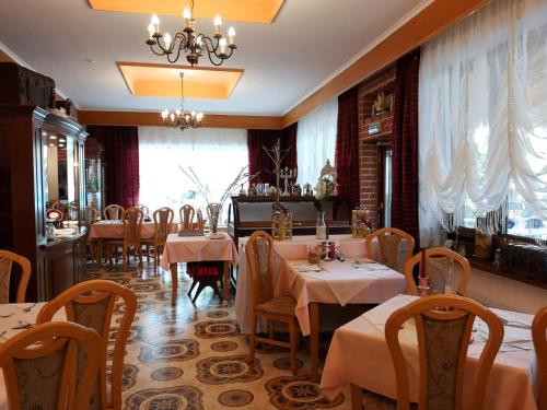 Restoran ili drugo mesto za obedovanje u objektu Hotel König Stefan