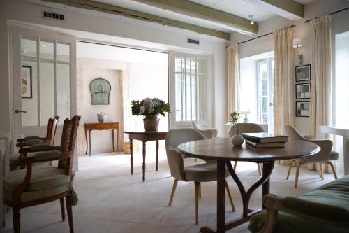 a living room with a table and chairs at Villa Clarisse & Spa by Olivier Claire in Saint-Martin-de-Ré
