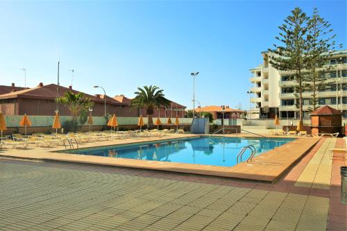 Central Apartment overlooking Yumbo centre with heated pool
