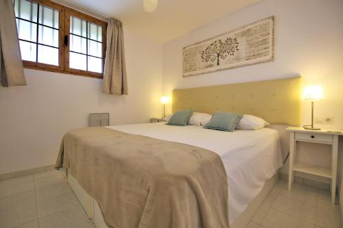 Central Apartment overlooking Yumbo centre with heated pool photo 2