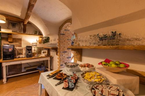 Kuchyň nebo kuchyňský kout v ubytování Old Bled House