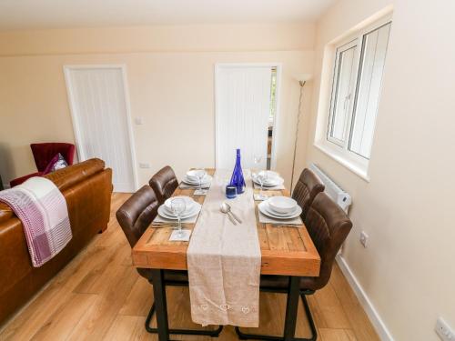 Χώρος καθιστικού στο Caldey Lodge Bier Wood Lodges