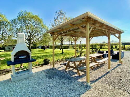Κήπος έξω από το Greener Pastures - Normandy Self Catering Gites