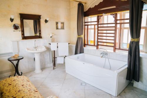 Vonios kambarys apgyvendinimo įstaigoje Gul Konakları - Sinasos - Special Category