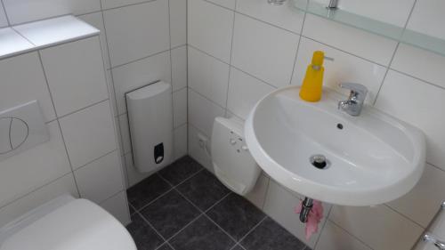 Um banheiro em Gemütliche Privatzimmer in Messenähe