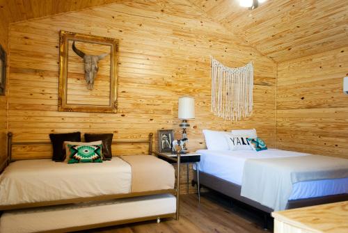 Cama o camas de una habitación en Kick Back Ranch