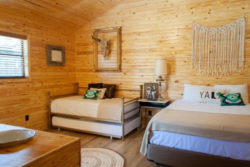 Cama o camas de una habitación en Kick Back Ranch