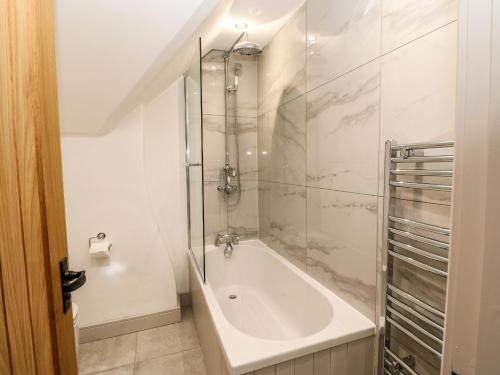 Koupelna v ubytování 22A Taylors Cottage