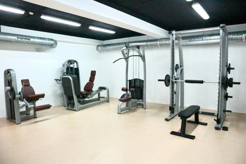Fitness centrum a/nebo fitness zařízení v ubytování Amazonia Jamor Hotel